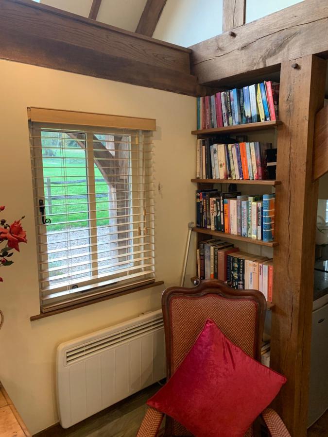Stable Cottage Ντόρκινγκ Εξωτερικό φωτογραφία